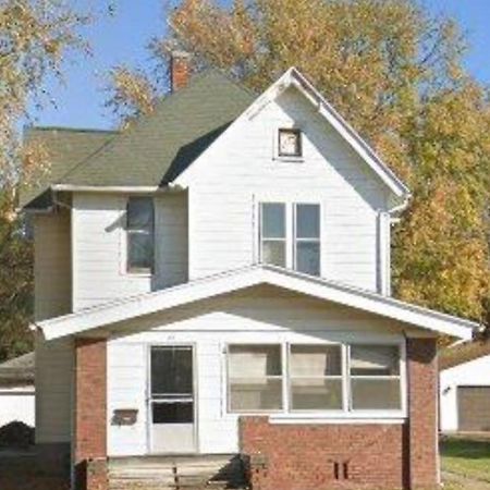 Cool And Affordable Apartment Galesburg Esterno foto