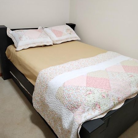 Cool And Affordable Apartment Galesburg Esterno foto