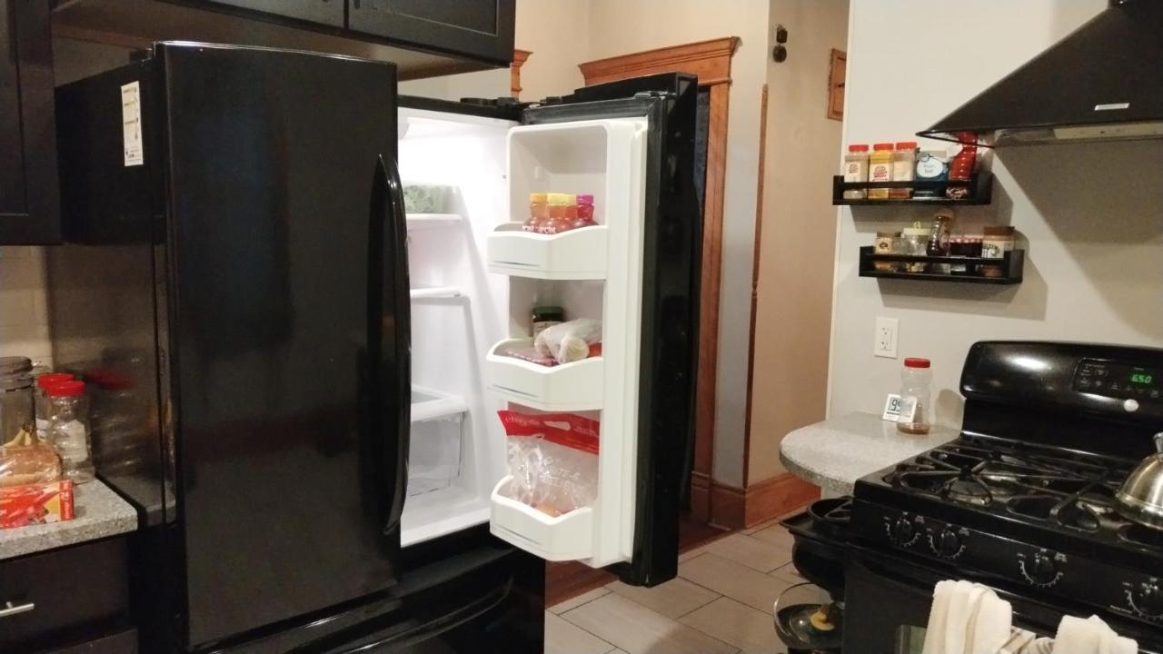 Cool And Affordable Apartment Galesburg Esterno foto