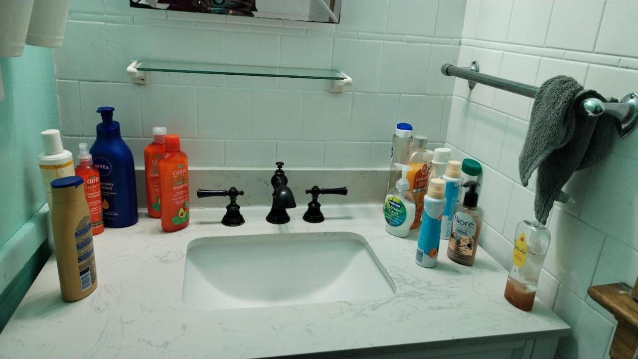 Cool And Affordable Apartment Galesburg Esterno foto