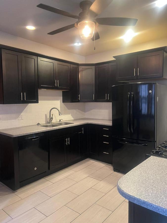 Cool And Affordable Apartment Galesburg Esterno foto