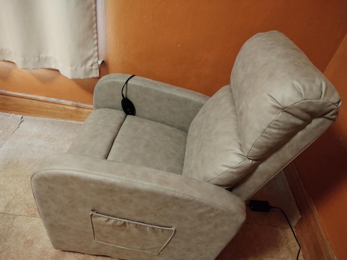 Cool And Affordable Apartment Galesburg Esterno foto